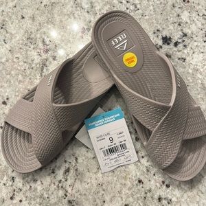 NWT Reef Water X Slide